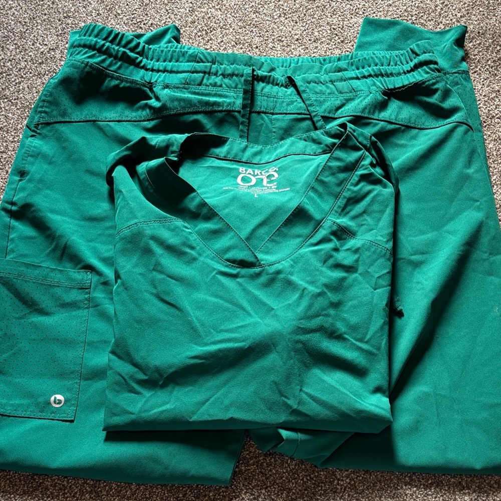 Women Hunter Green Athletic Scrubs